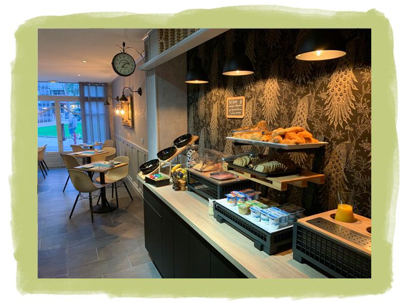Salle petit dejeuner hotel le commerce fecamp